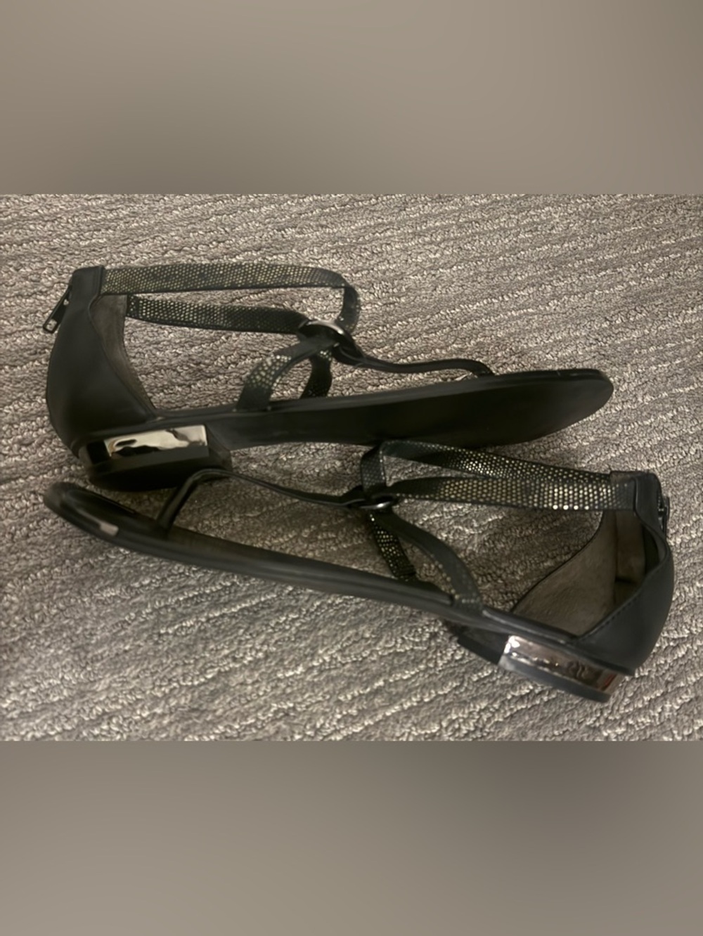 Arturo Chiang Black T-Strap Sandals with Metallic Accents sz 8.5